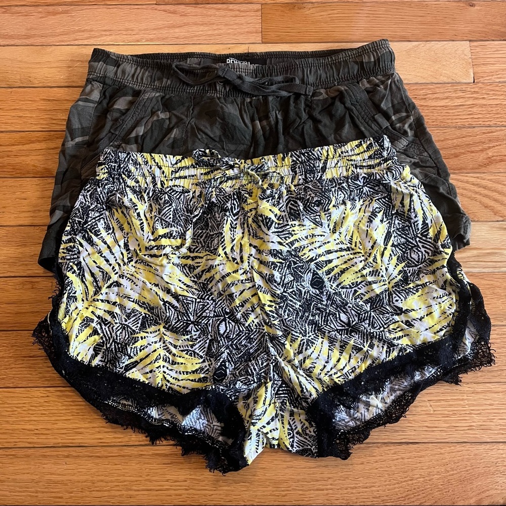 Set of shorts
